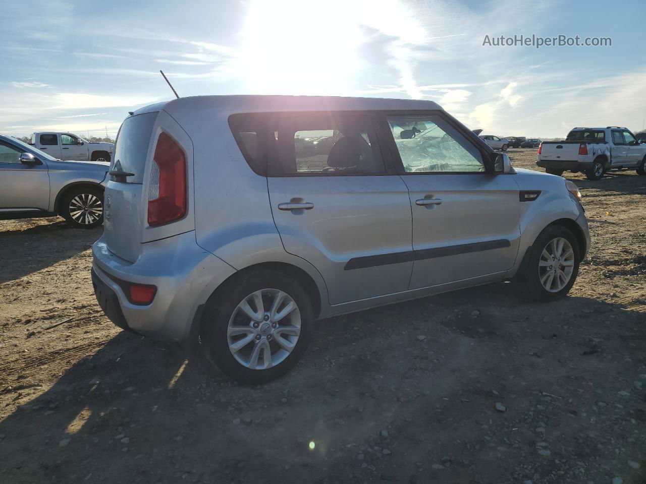 2013 Kia Soul  Серебряный vin: KNDJT2A55D7771553