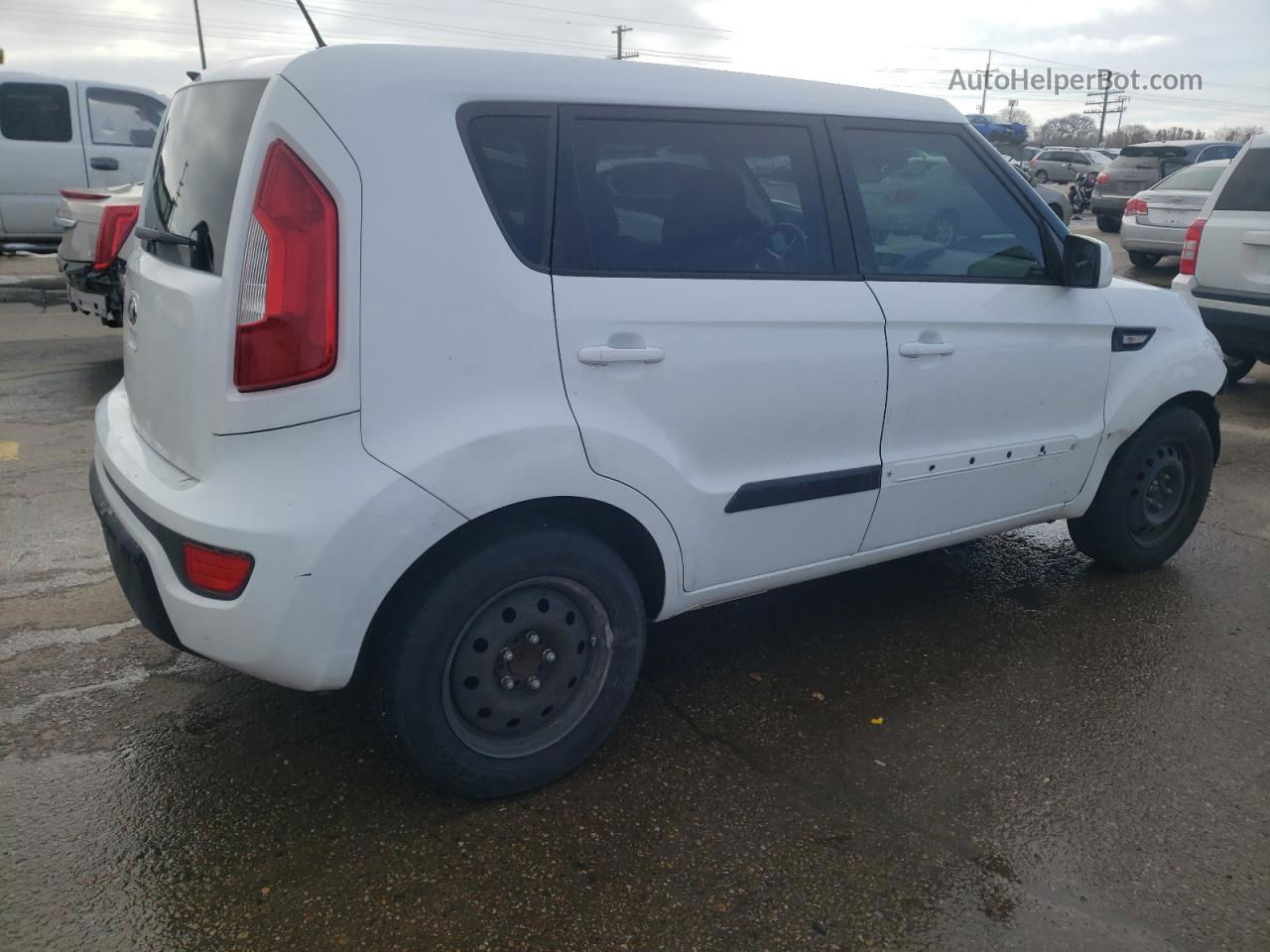 2013 Kia Soul  White vin: KNDJT2A55D7777501