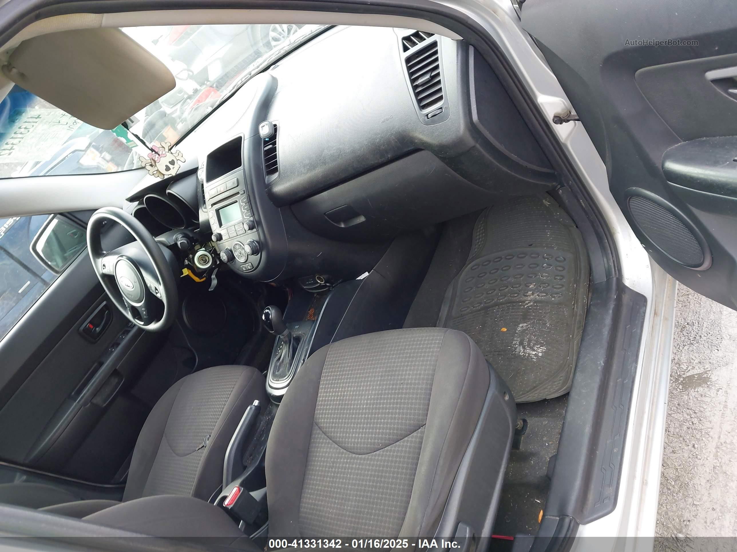 2012 Kia Soul   Silver vin: KNDJT2A56C7408449