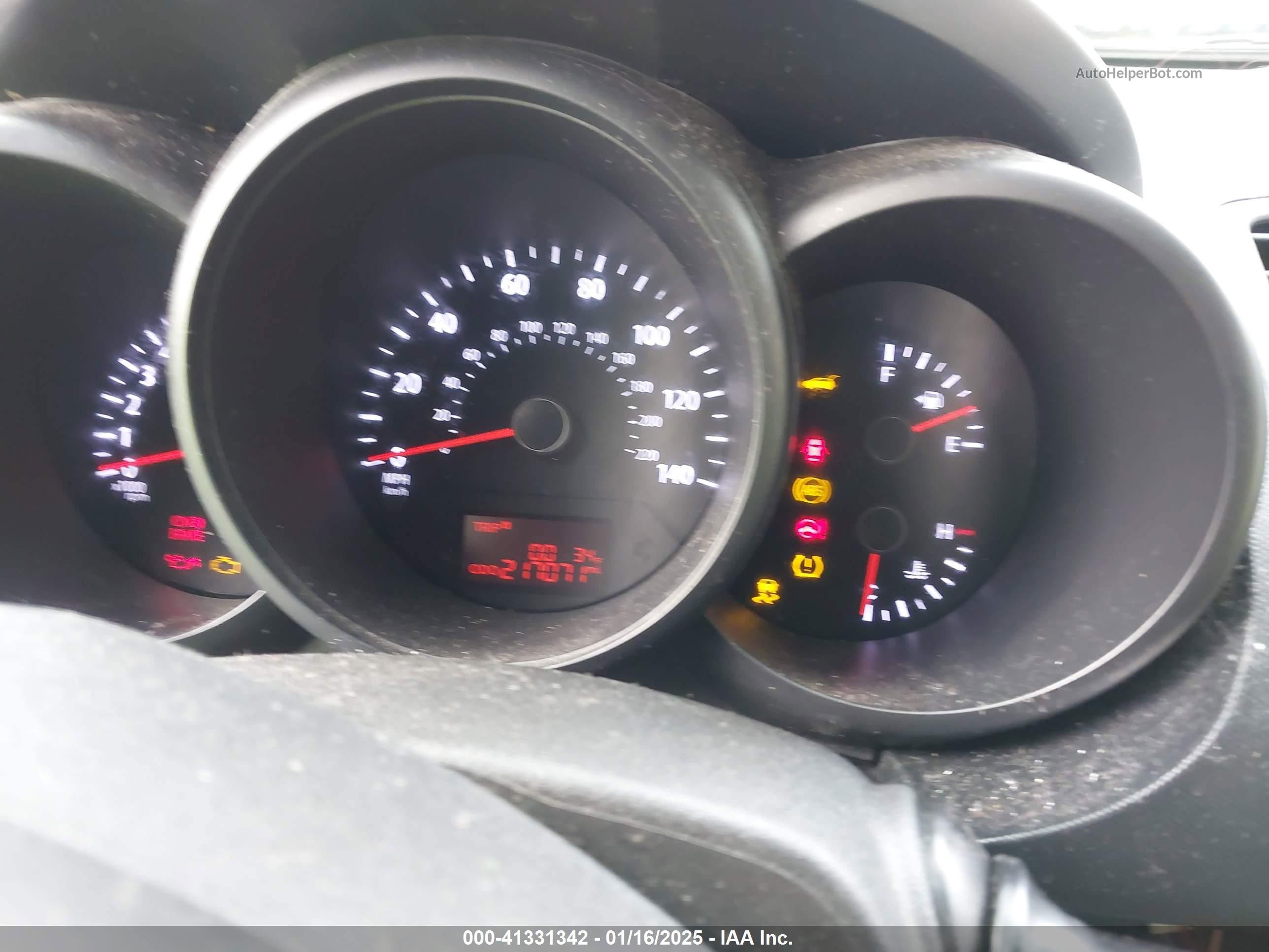 2012 Kia Soul   Silver vin: KNDJT2A56C7408449