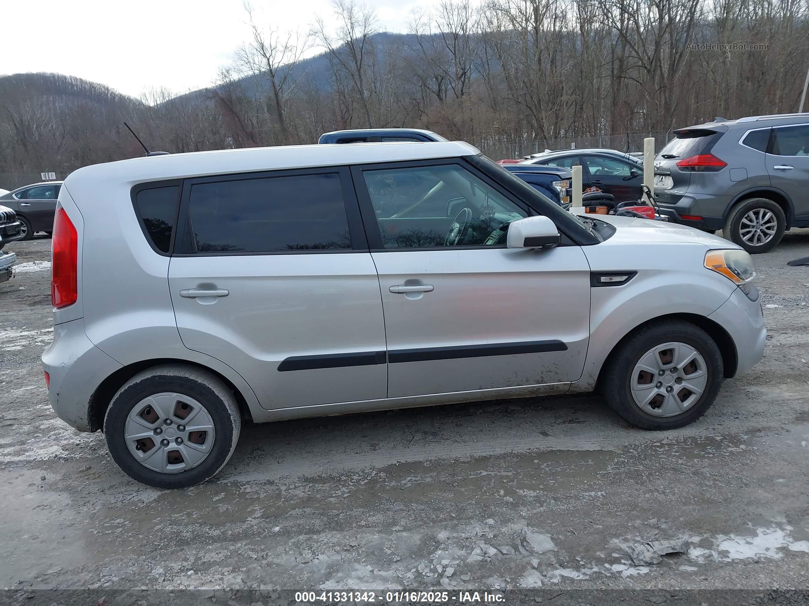 2012 Kia Soul   Silver vin: KNDJT2A56C7408449