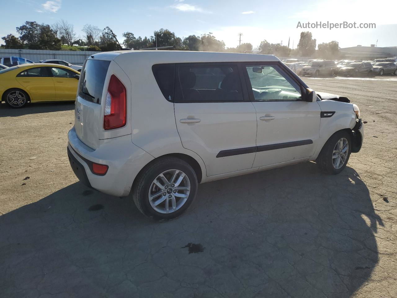 2012 Kia Soul  Кремовый vin: KNDJT2A56C7477657