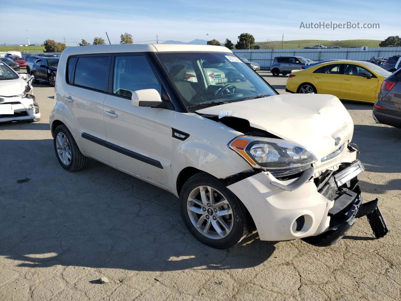 2012 Kia Soul  Кремовый vin: KNDJT2A56C7477657