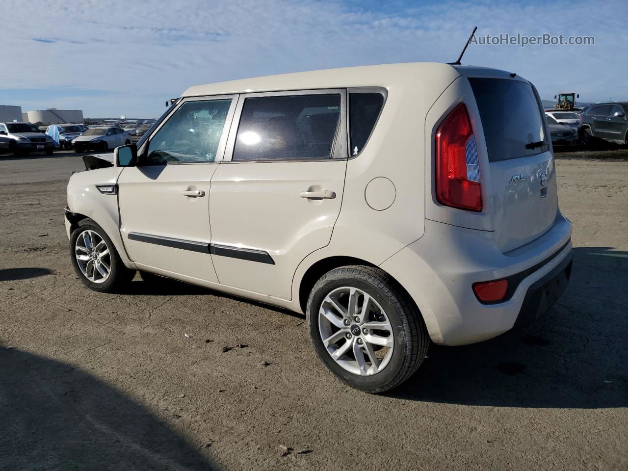 2012 Kia Soul  Кремовый vin: KNDJT2A56C7477657