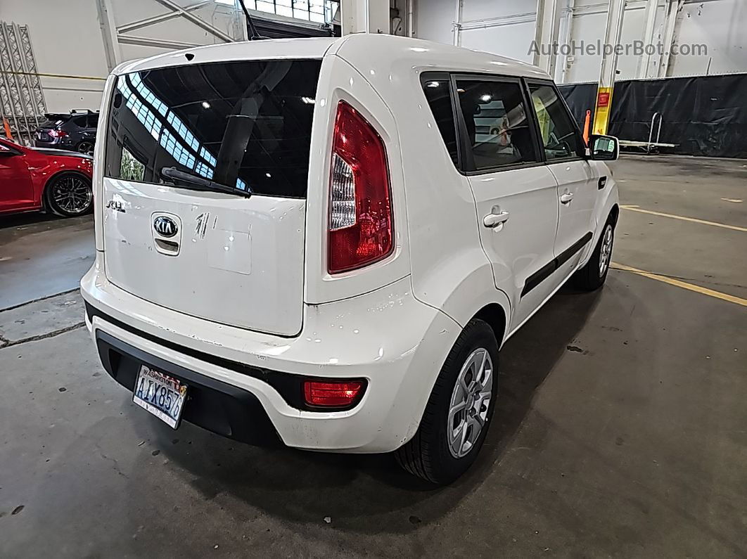 2013 Kia Soul   vin: KNDJT2A56D7485291