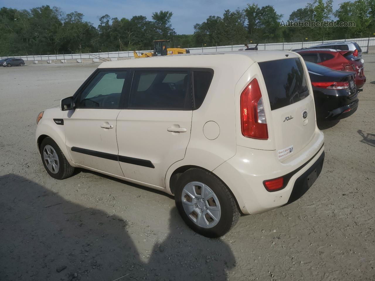 2013 Kia Soul  White vin: KNDJT2A56D7759721