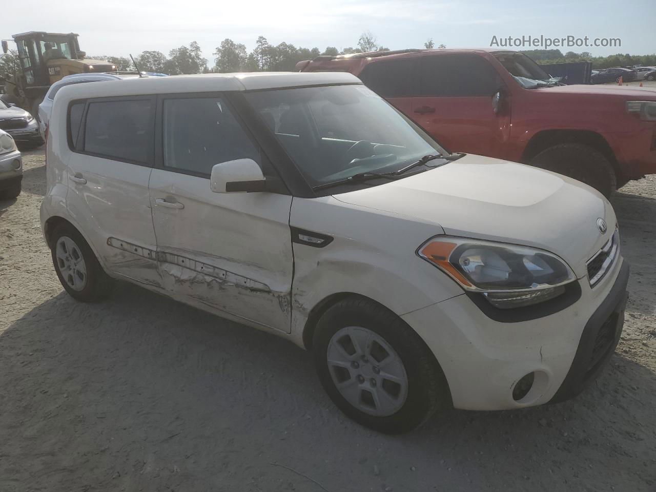 2013 Kia Soul  White vin: KNDJT2A56D7759721