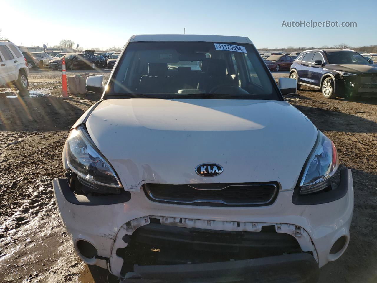 2013 Kia Soul  White vin: KNDJT2A57D7757721