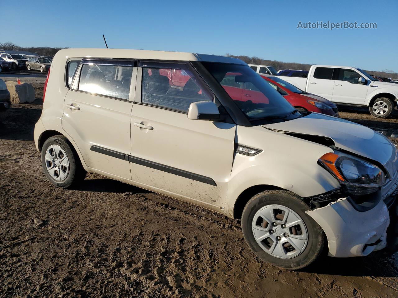 2013 Kia Soul  White vin: KNDJT2A57D7757721