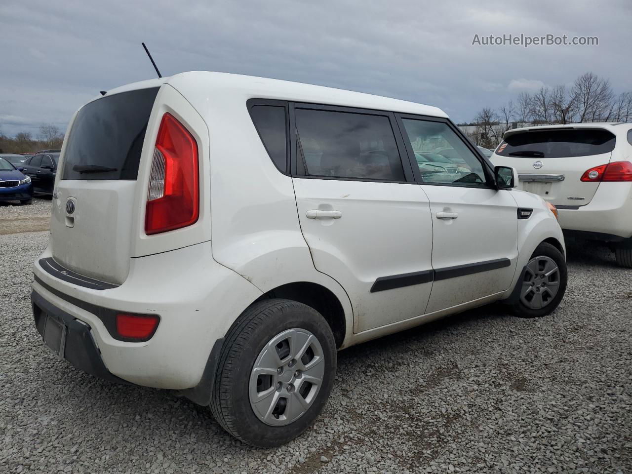 2013 Kia Soul  White vin: KNDJT2A58D7491500