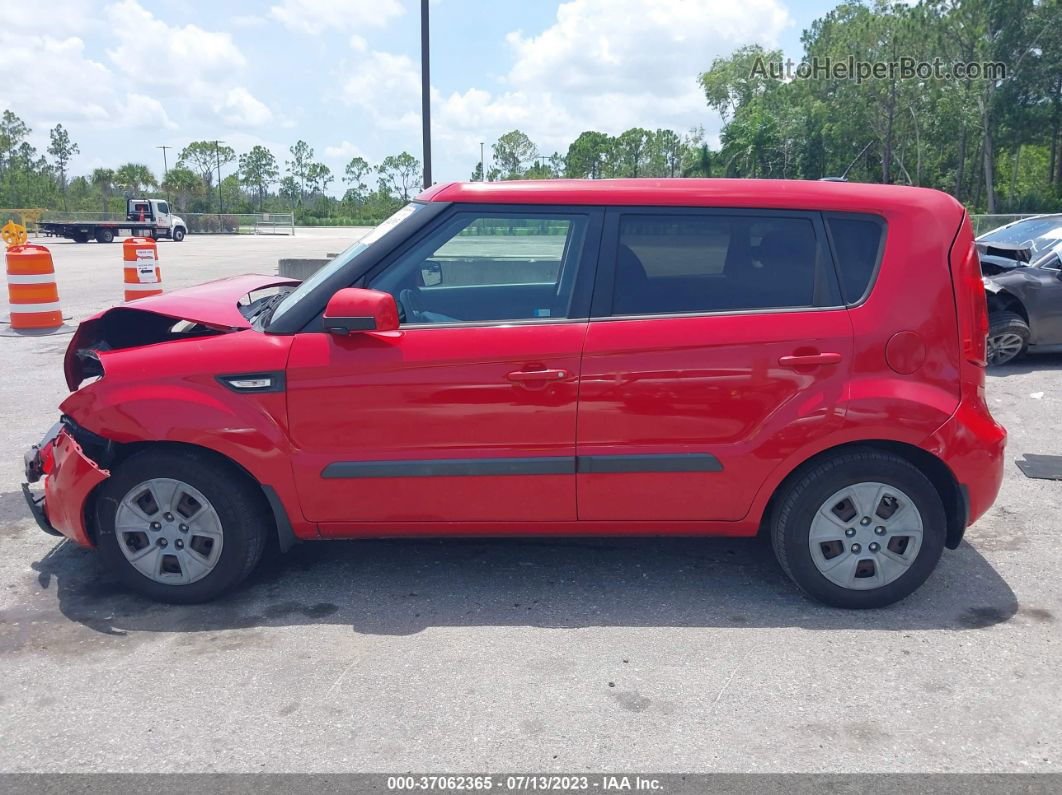 2013 Kia Soul Base Red vin: KNDJT2A58D7576921