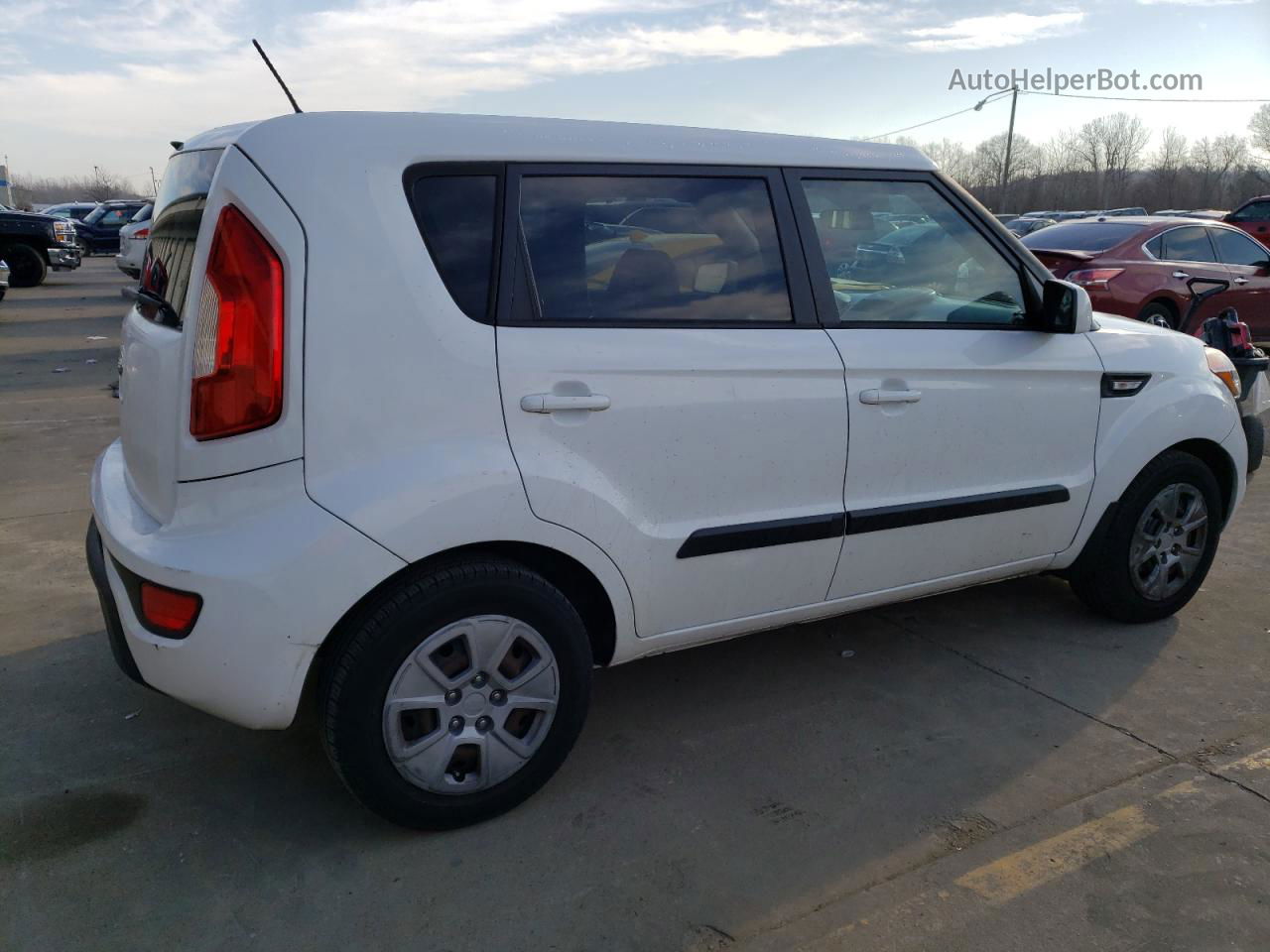 2013 Kia Soul  White vin: KNDJT2A58D7771207