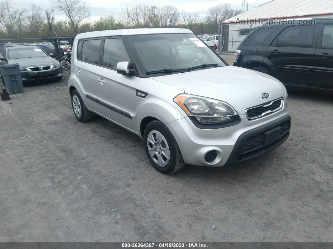 2012 Kia Soul Base Silver vin: KNDJT2A59C7412558