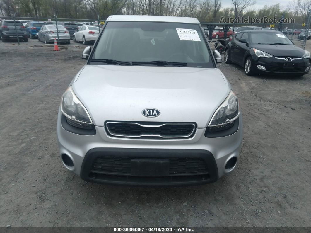 2012 Kia Soul Base Silver vin: KNDJT2A59C7412558