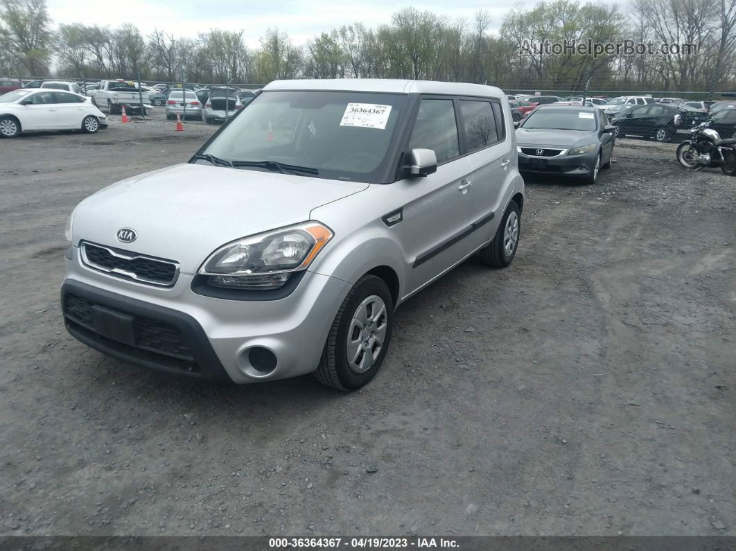 2012 Kia Soul Base Silver vin: KNDJT2A59C7412558