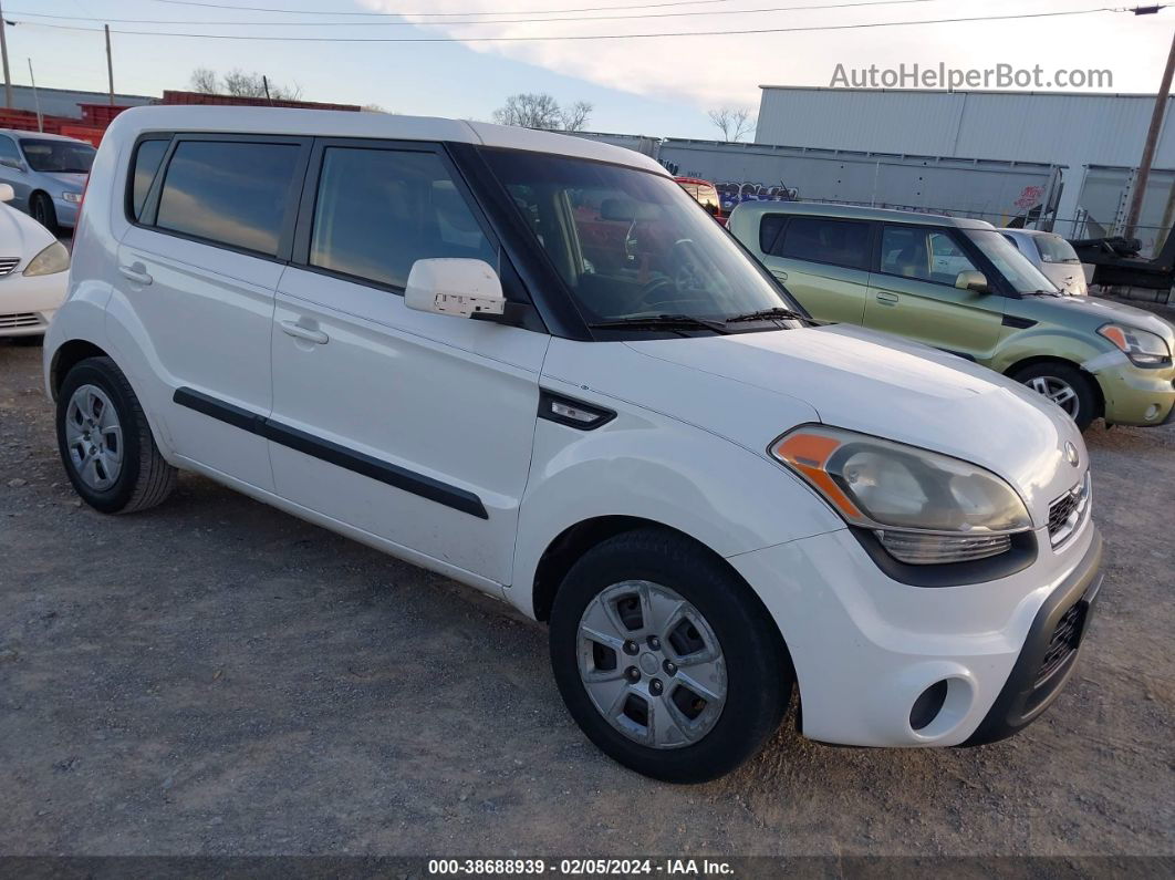 2013 Kia Soul   White vin: KNDJT2A59D7502388