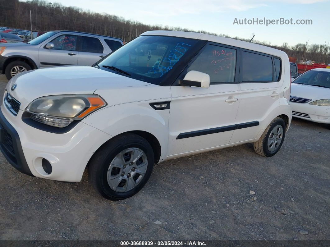 2013 Kia Soul   White vin: KNDJT2A59D7502388