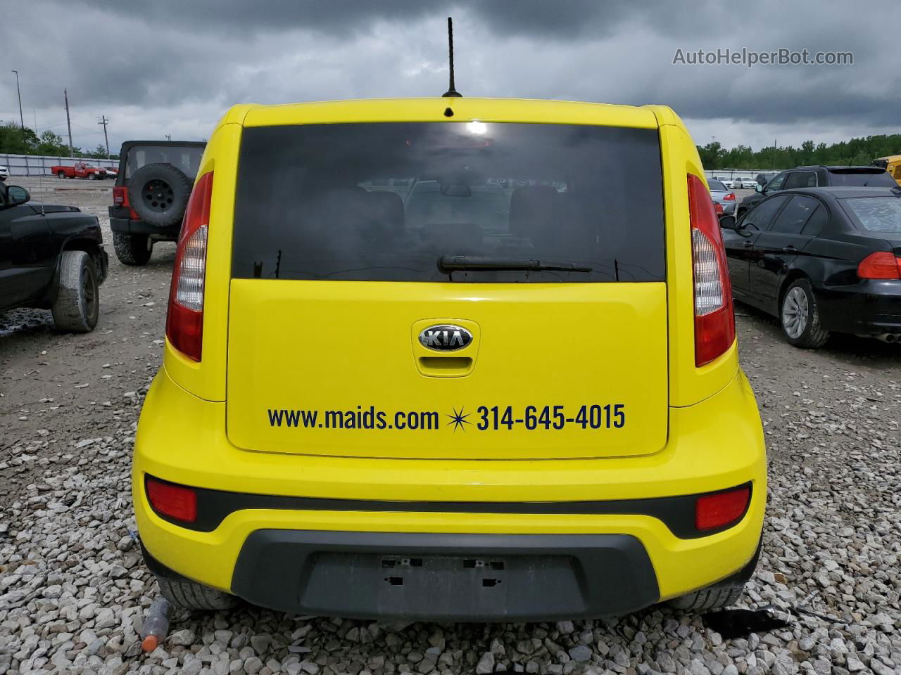 2013 Kia Soul  Yellow vin: KNDJT2A59D7632851