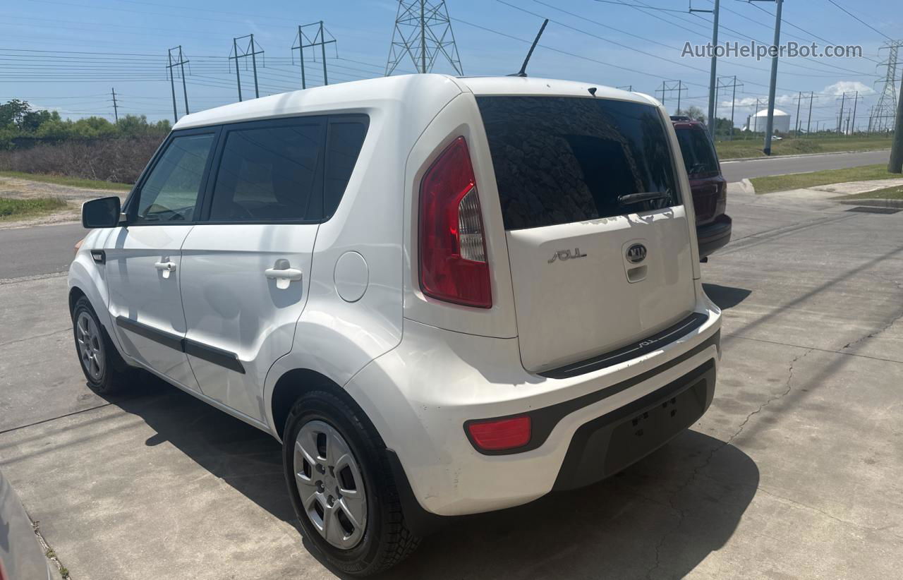 2013 Kia Soul  White vin: KNDJT2A5XD7482894