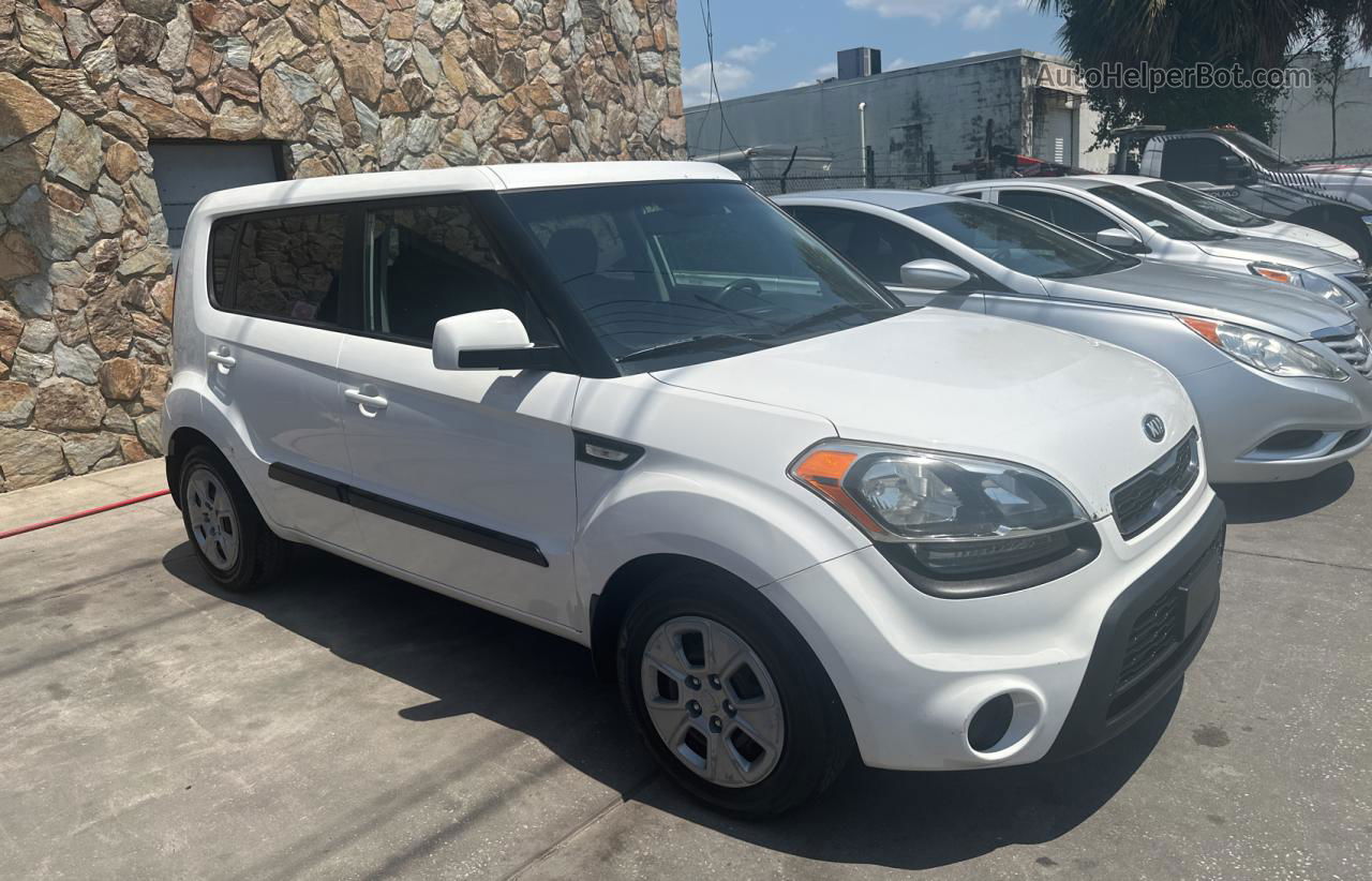 2013 Kia Soul  White vin: KNDJT2A5XD7482894