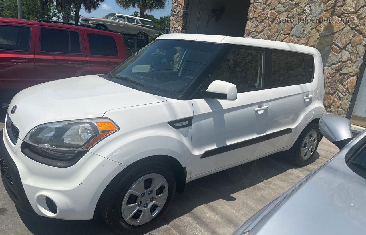 2013 Kia Soul  White vin: KNDJT2A5XD7482894