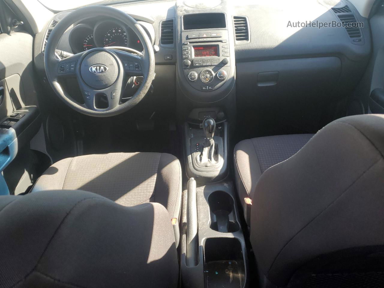 2013 Kia Soul  Кремовый vin: KNDJT2A5XD7537019