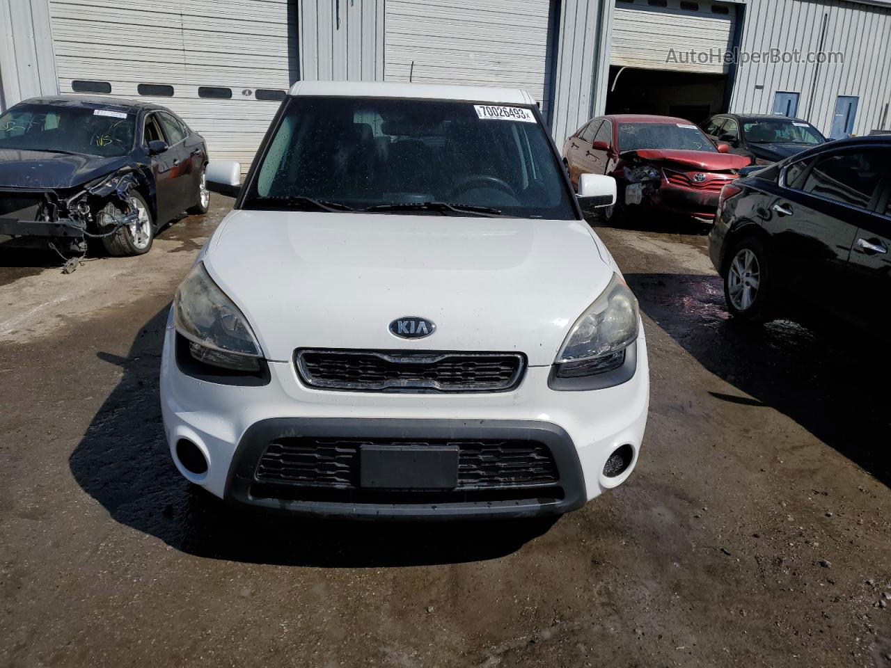 2013 Kia Soul  White vin: KNDJT2A5XD7555701