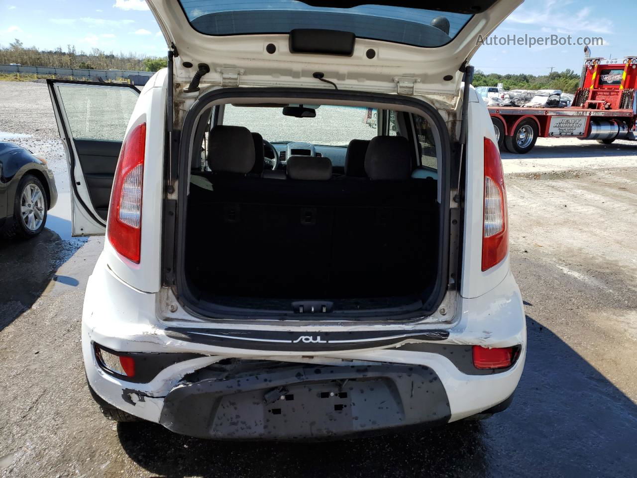 2013 Kia Soul  White vin: KNDJT2A5XD7555701