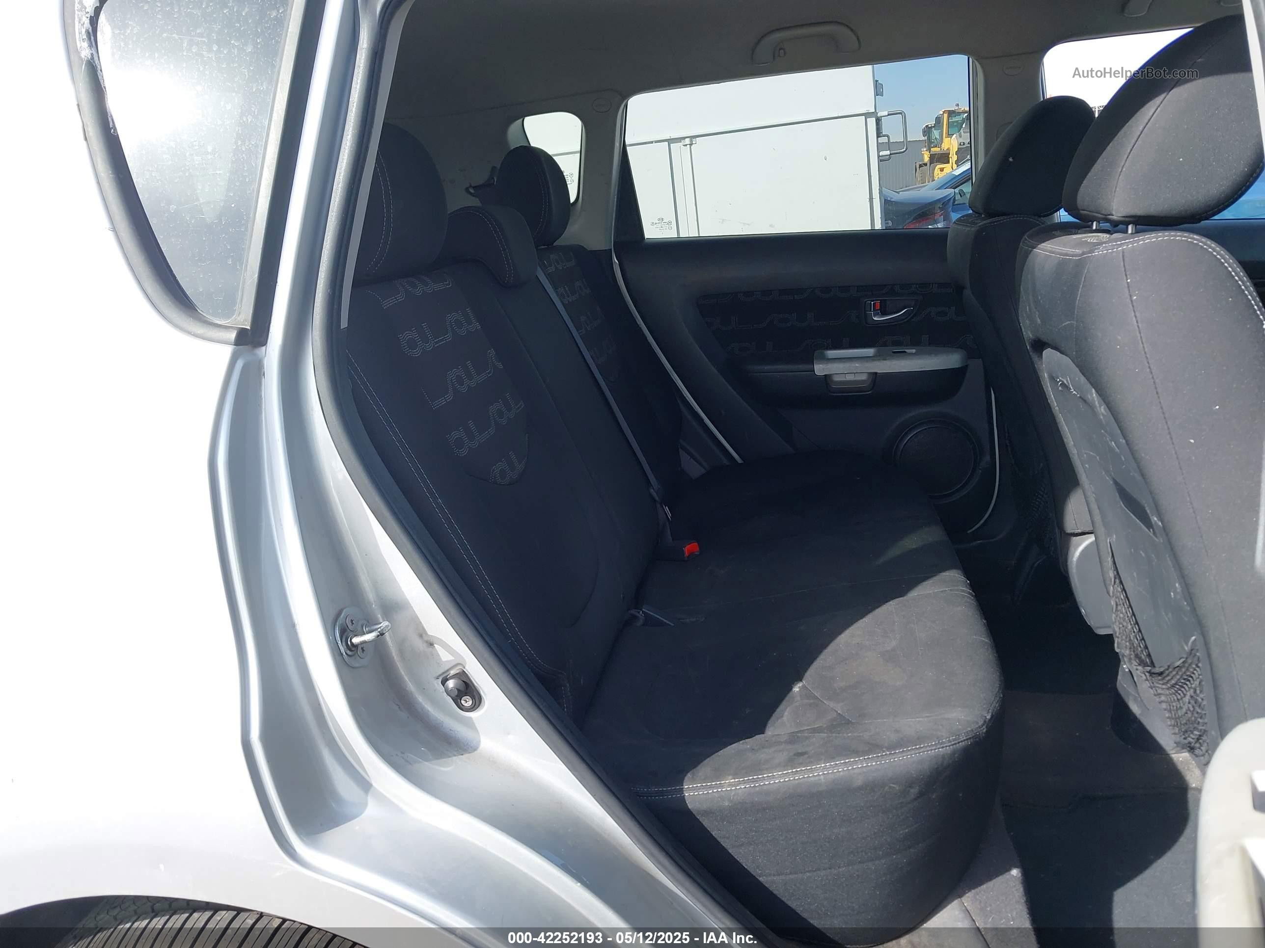 2012 Kia Soul + Silver vin: KNDJT2A60C7379894