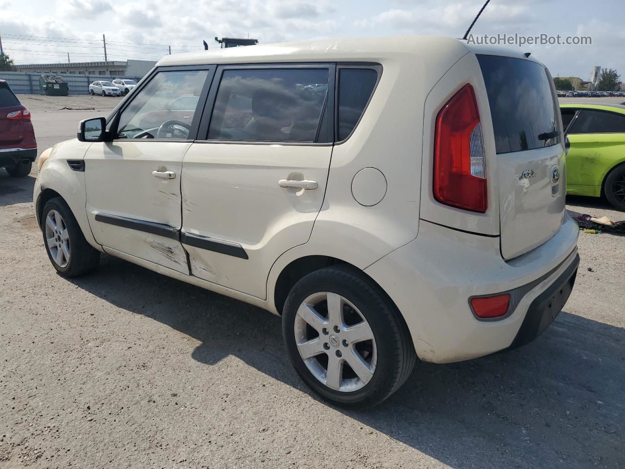 2013 Kia Soul + Beige vin: KNDJT2A60D7526099