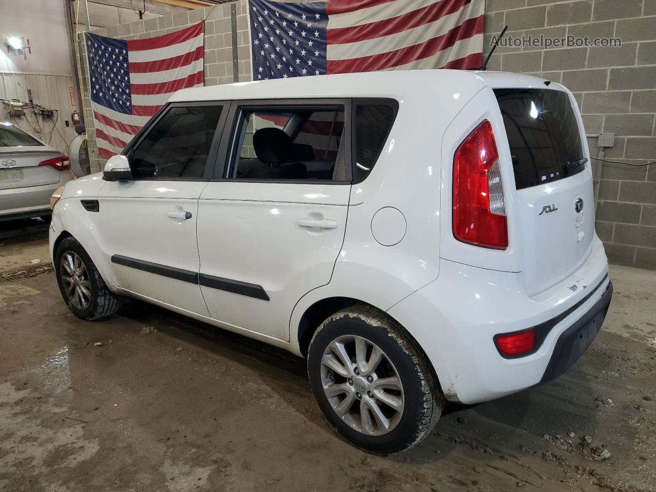 2013 Kia Soul + White vin: KNDJT2A60D7777026