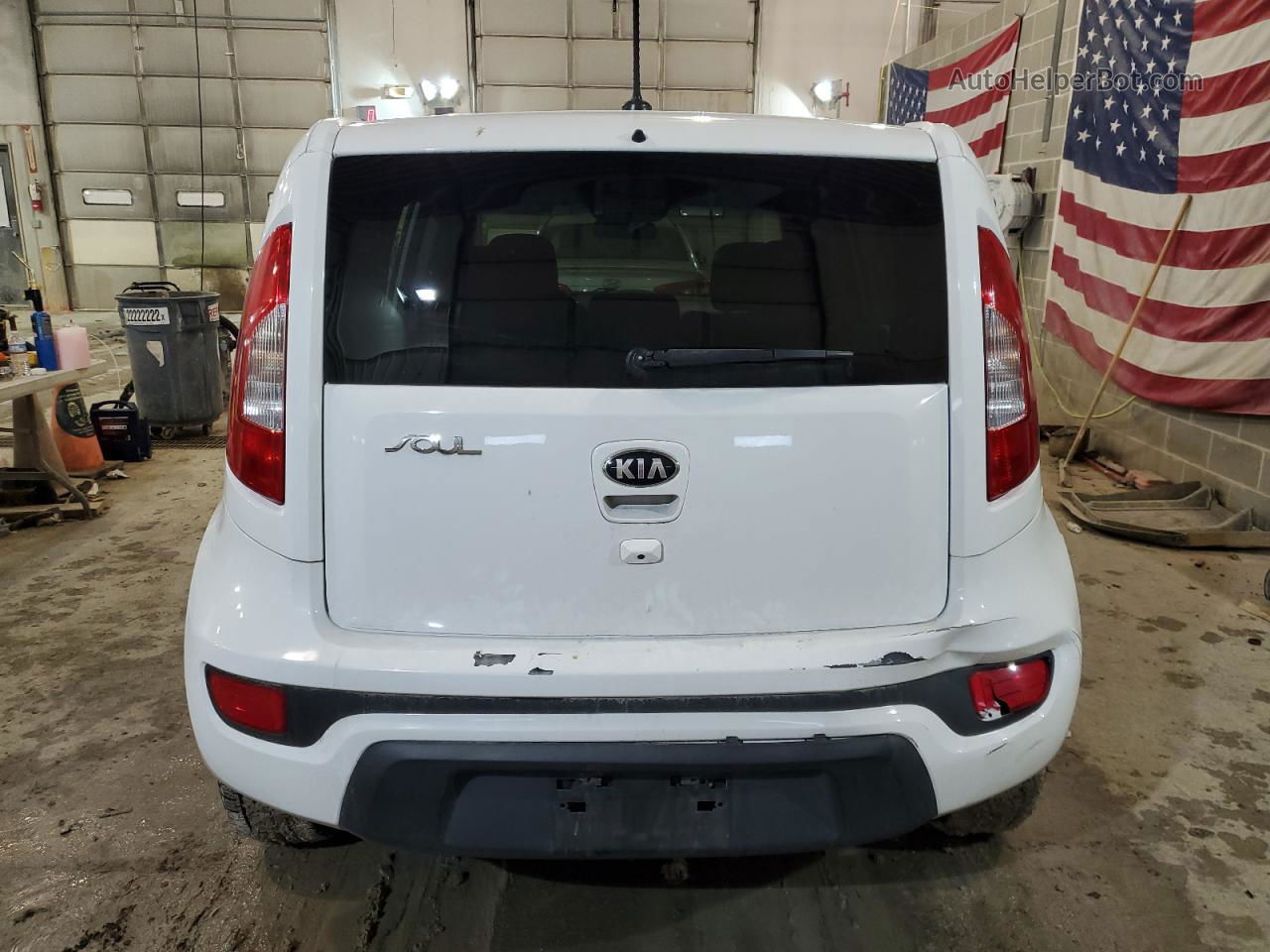 2013 Kia Soul + White vin: KNDJT2A60D7777026