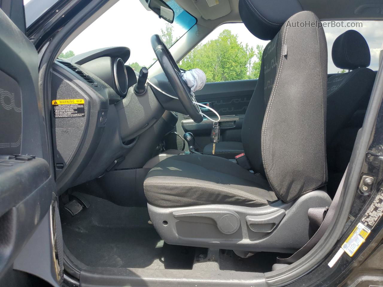 2012 Kia Soul + Black vin: KNDJT2A61C7404169