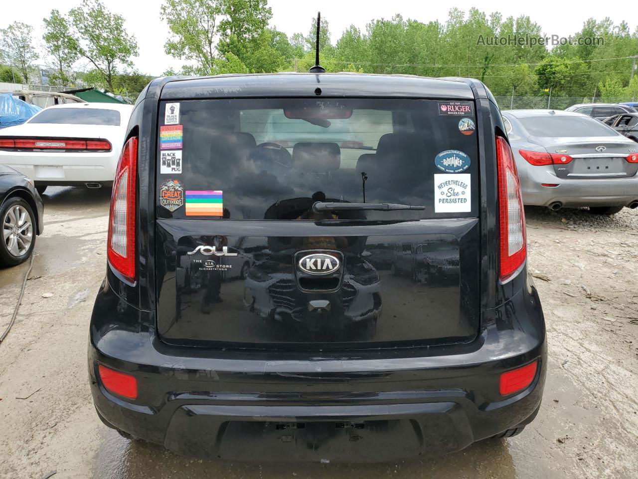 2013 Kia Soul + Black vin: KNDJT2A61D7543932