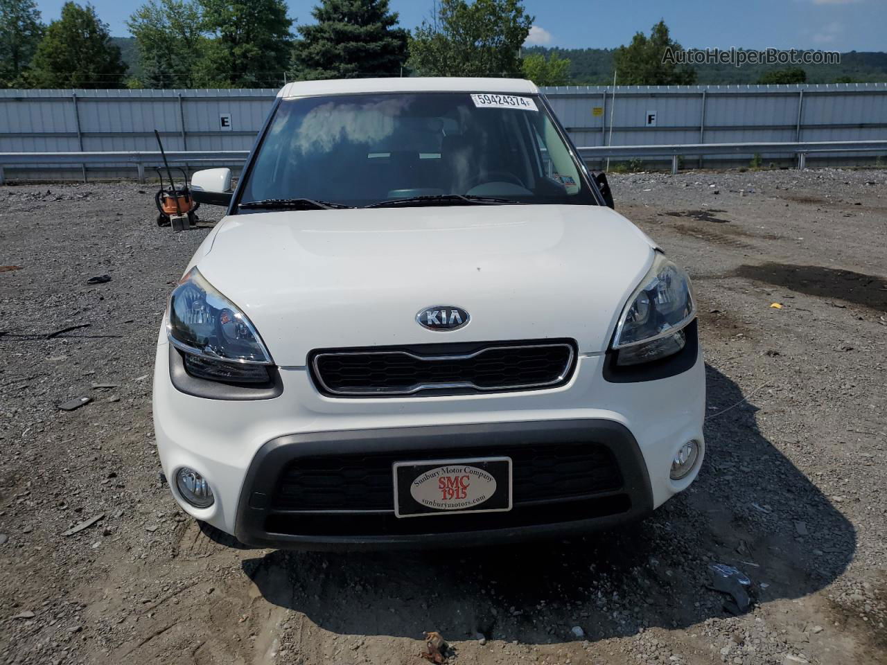 2013 Kia Soul + White vin: KNDJT2A61D7577580