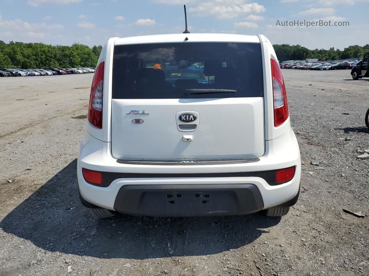 2013 Kia Soul + White vin: KNDJT2A61D7577580