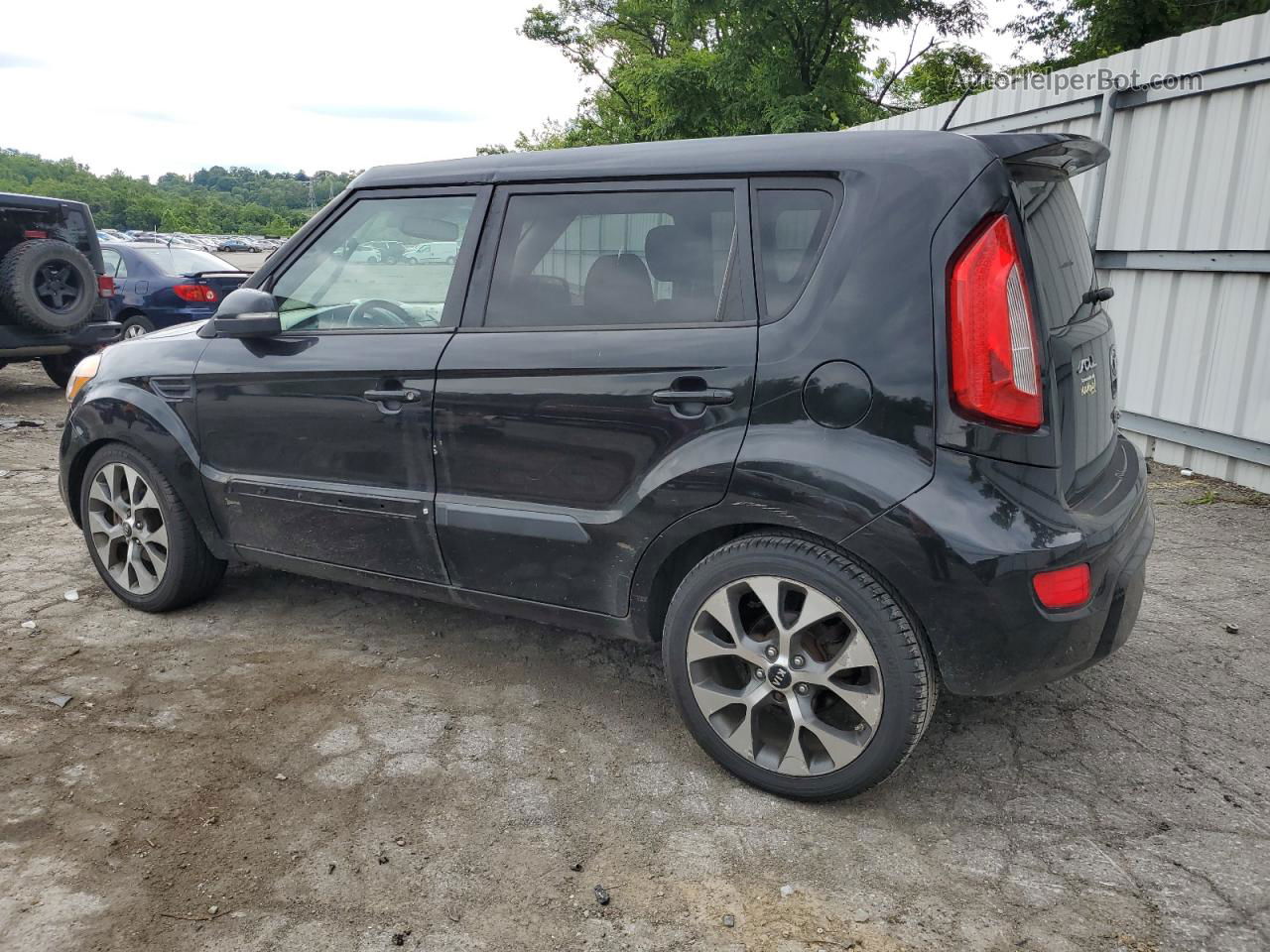 2013 Kia Soul + Black vin: KNDJT2A61D7749414