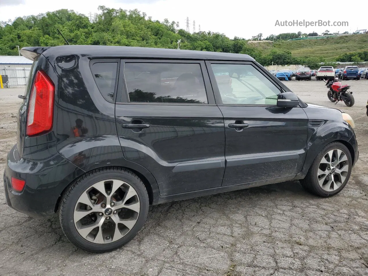 2013 Kia Soul + Black vin: KNDJT2A61D7749414