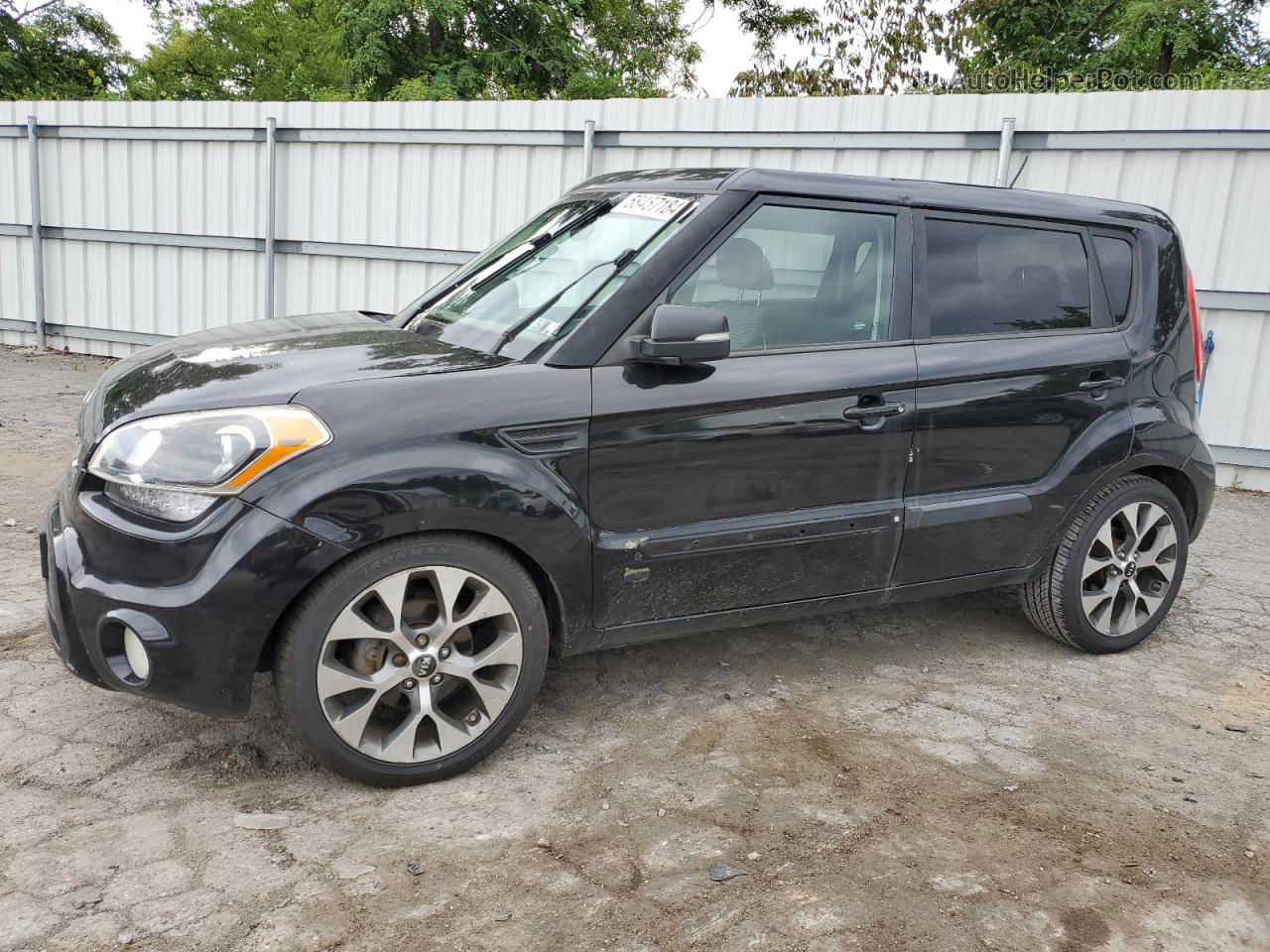 2013 Kia Soul + Black vin: KNDJT2A61D7749414