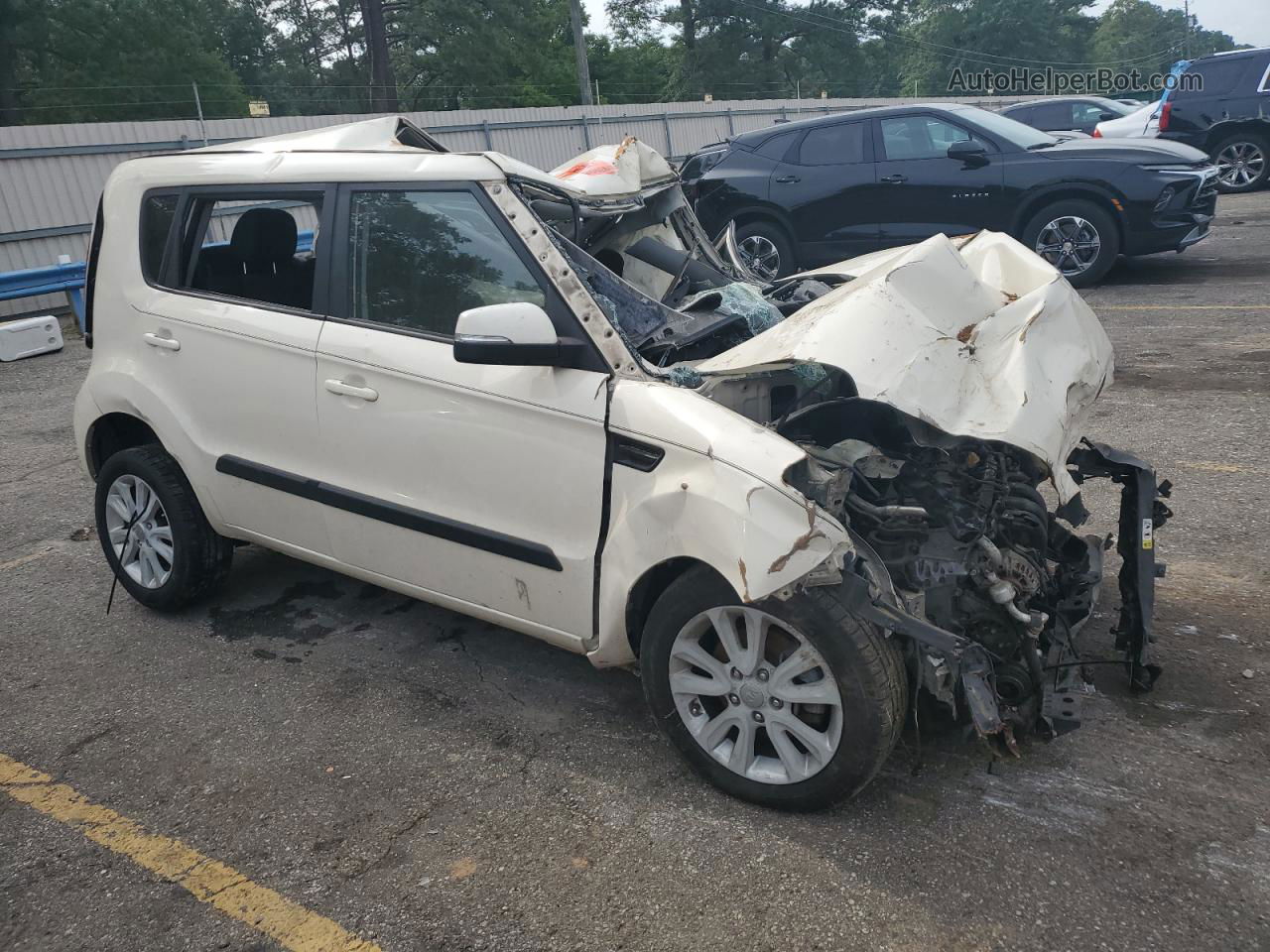 2013 Kia Soul + Cream vin: KNDJT2A61D7756525