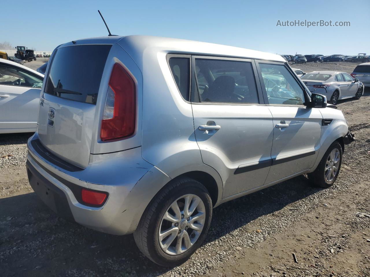 2012 Kia Soul + Серебряный vin: KNDJT2A62C7401782