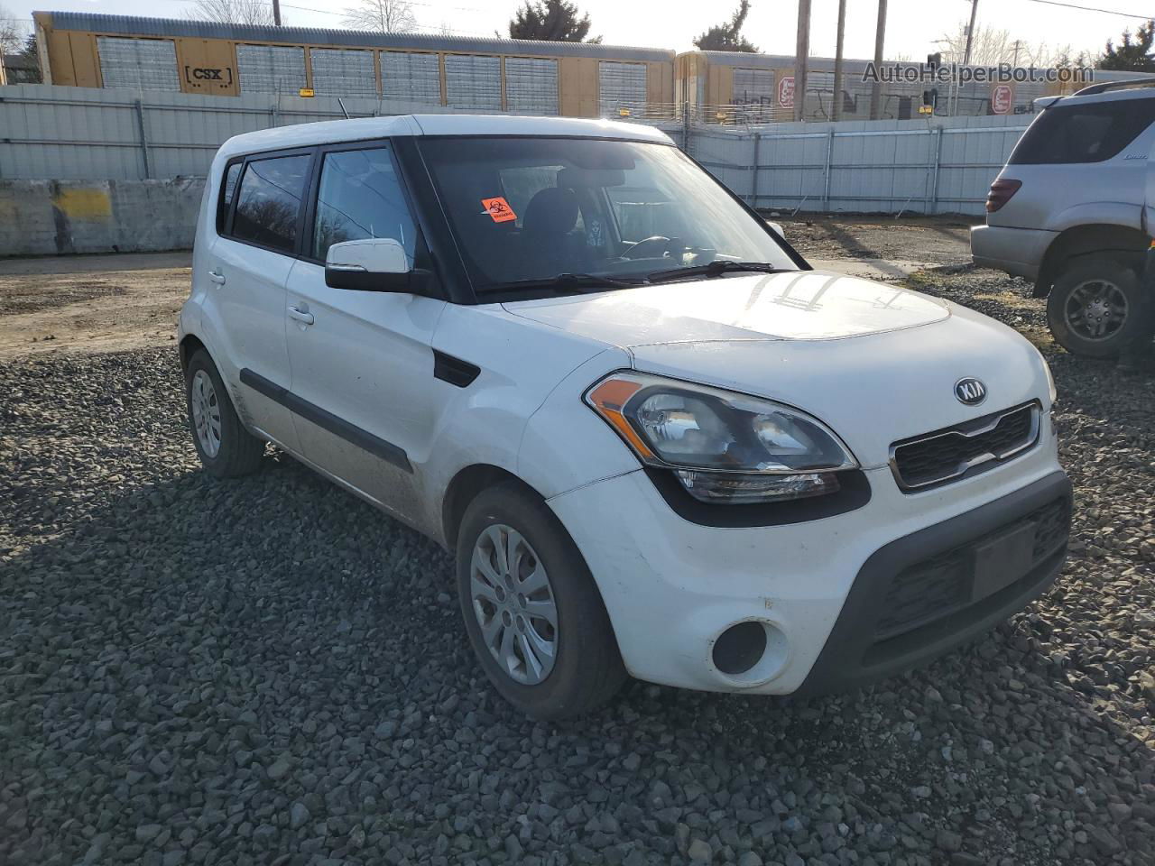 2013 Kia Soul + White vin: KNDJT2A62D7550811