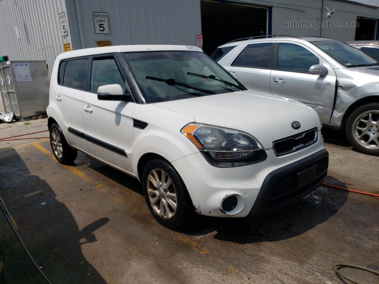 2013 Kia Soul + White vin: KNDJT2A62D7766271