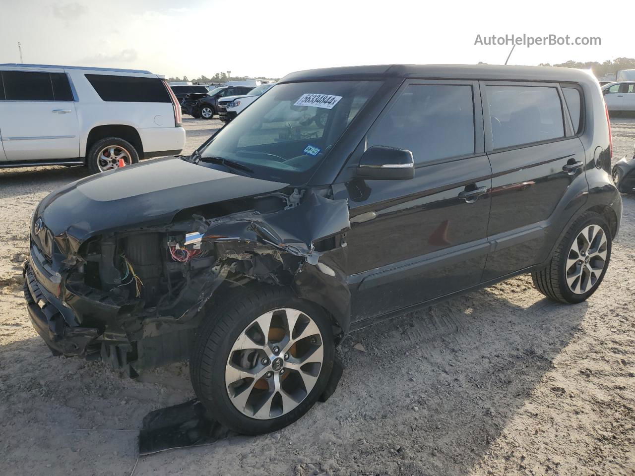 2013 Kia Soul + Black vin: KNDJT2A62D7767016