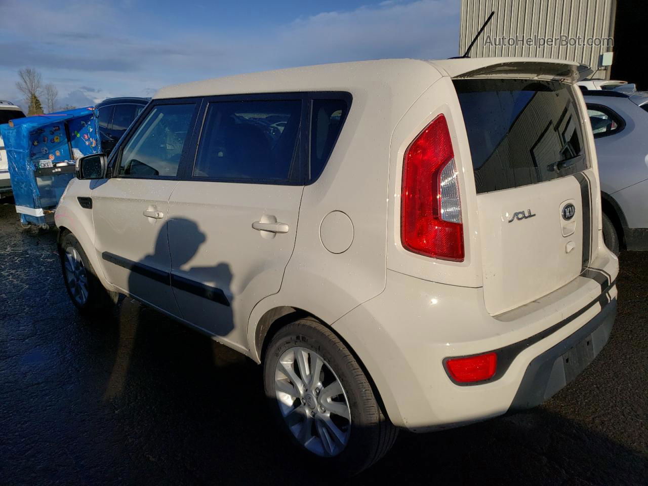 2013 Kia Soul + White vin: KNDJT2A62D7772779