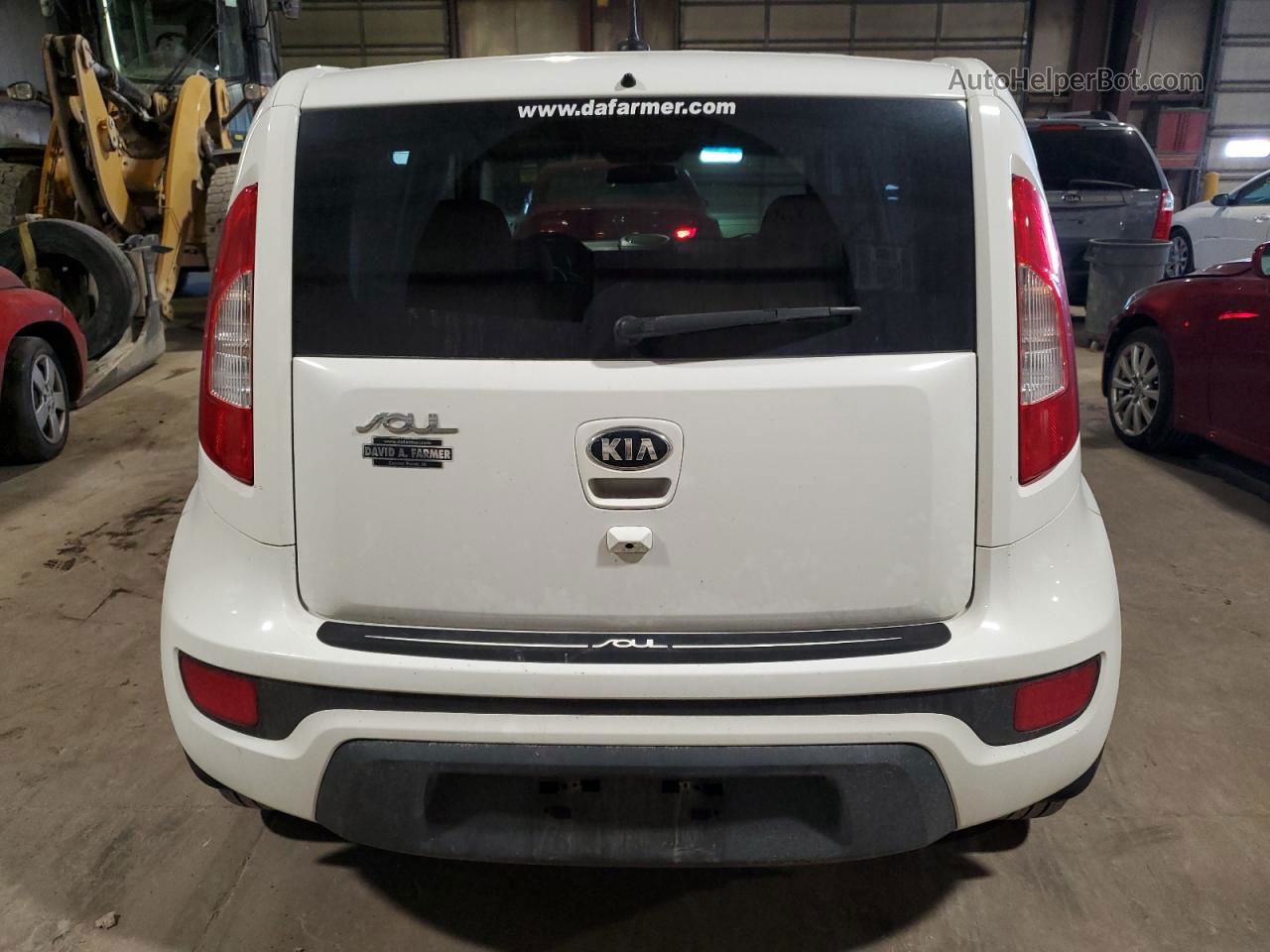 2013 Kia Soul + White vin: KNDJT2A63D7770152