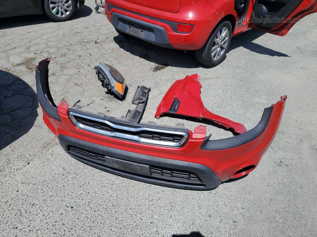 2012 Kia Soul + Red vin: KNDJT2A64C7467184
