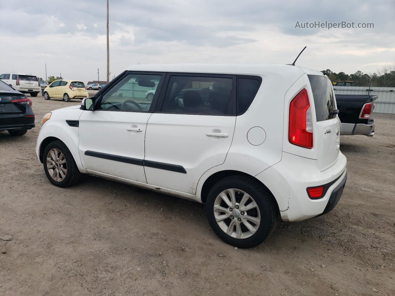 2013 Kia Soul + White vin: KNDJT2A64D7639876