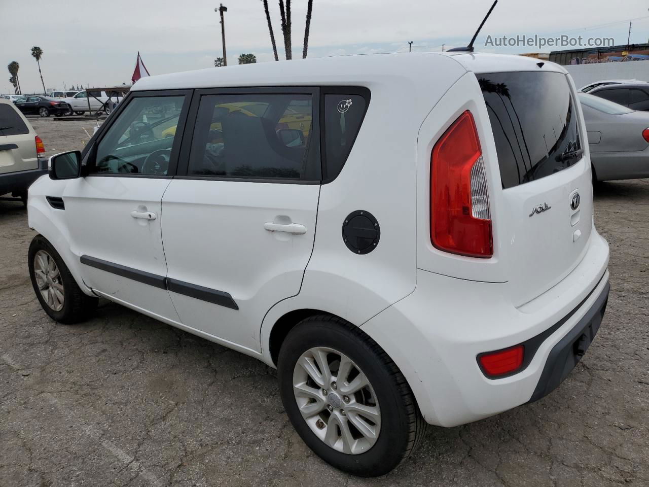 2013 Kia Soul + White vin: KNDJT2A64D7777255