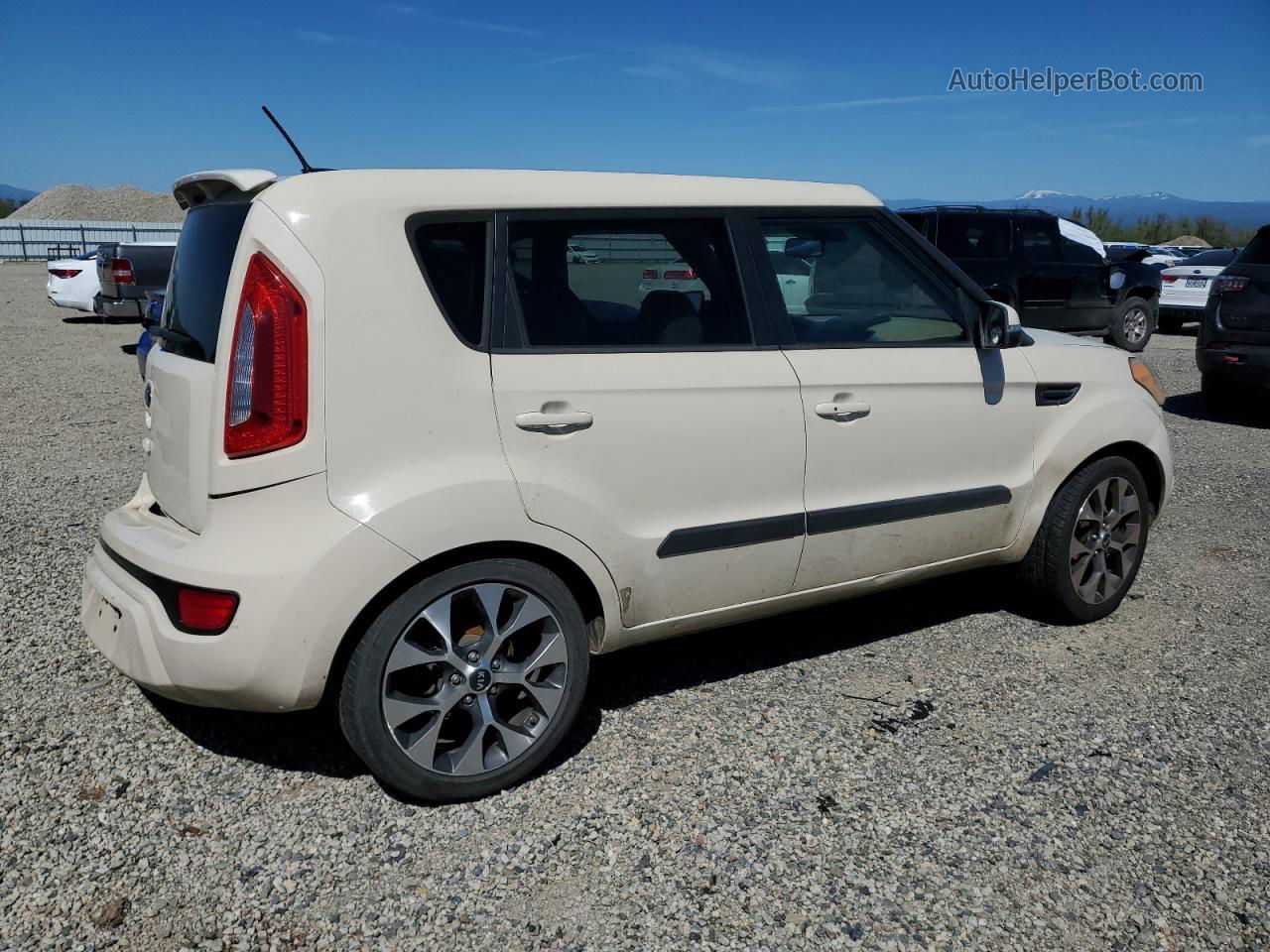 2013 Kia Soul + Кремовый vin: KNDJT2A65D7513235